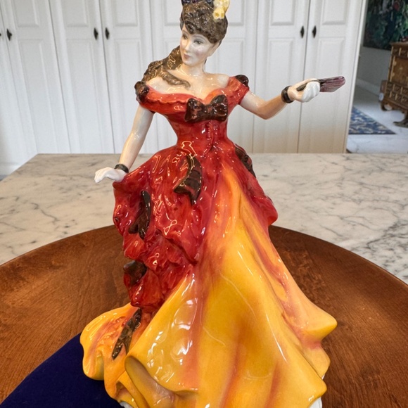 Belle Royal Doulton Figurine of the Year for 1996 HN 3707. Limited Edition. - Picture 3 of 9